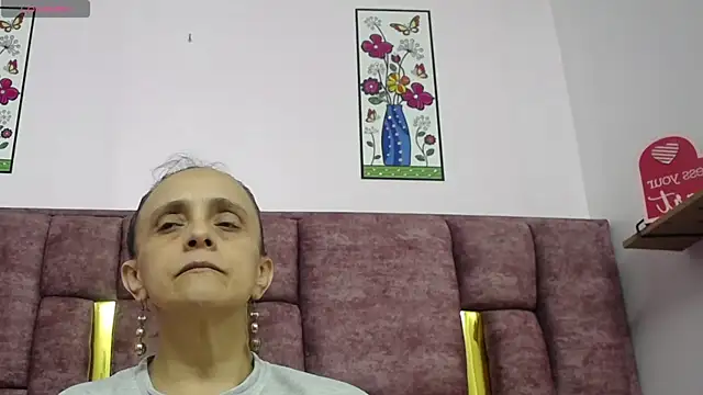 VICTORIAHANK  online show from 04.15.26