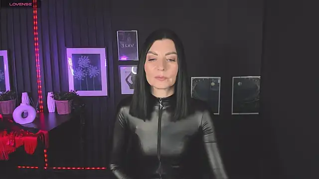 MonicaCheerful online show from 02.15.25