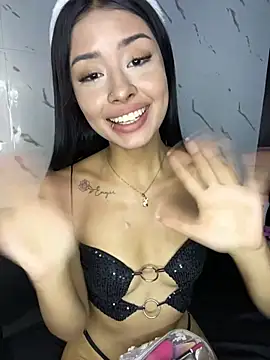 Snapshot of Miss_karol chatting on 03.05.25 Miss karol online show from 03.05.25