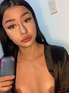 Snapshot of Miss_karol chatting on 10.12.25 Miss karol online show from 10.12.25