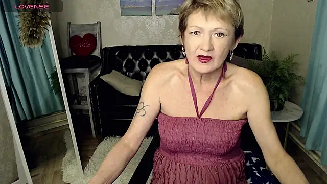 Snapshot of SexyGrandma_ chatting on 10.17.25 SexyGrandma online show from 10.17.25