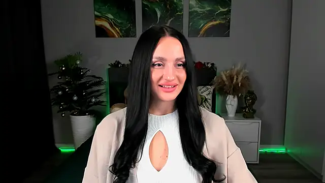 Snapshot of EmiliaBeynard chatting on 02.01.25 EmiliaBeynard online show from 02.01.25