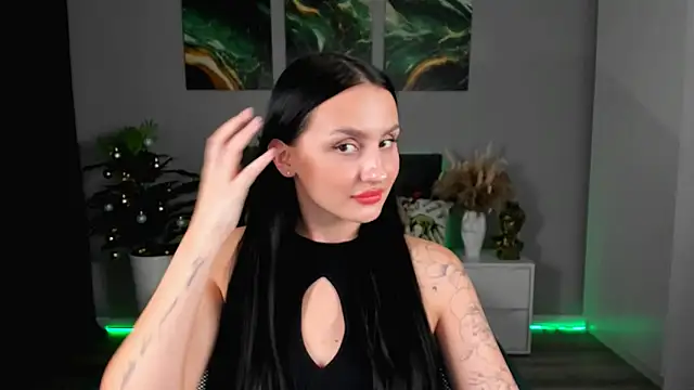 Snapshot of EmiliaBeynard chatting on 02.02.25 EmiliaBeynard online show from 02.02.25