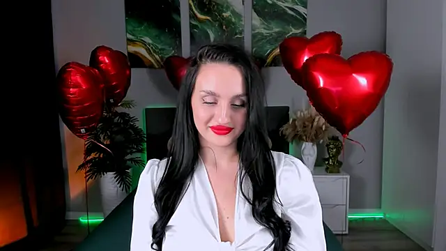Snapshot of EmiliaBeynard chatting on 02.14.25 EmiliaBeynard online show from 02.14.25