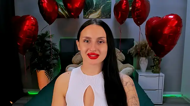 Snapshot of EmiliaBeynard chatting on 02.16.25 EmiliaBeynard online show from 02.16.25