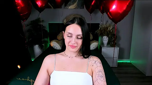 Snapshot of EmiliaBeynard chatting on 02.23.25 EmiliaBeynard online show from 02.23.25