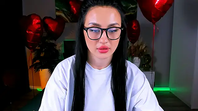 Snapshot of EmiliaBeynard chatting on 03.10.25 EmiliaBeynard online show from 03.10.25