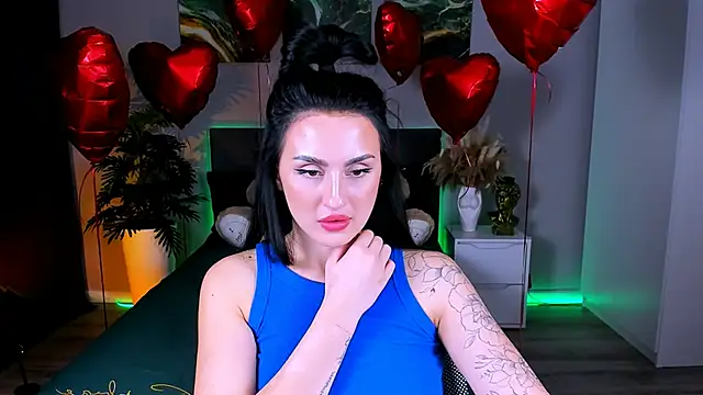 Snapshot of EmiliaBeynard chatting on 03.10.25 EmiliaBeynard online show from 03.10.25