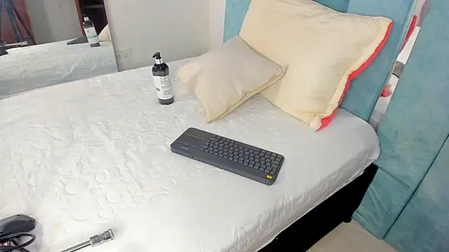 Snapshot of AlexxaSmall chatting on 03.10.25 AlexxaSmall online show from 03.10.25