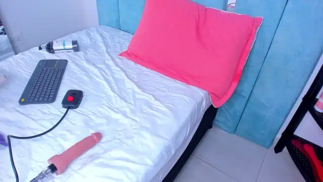 Snapshot of AlexxaSmall chatting on 03.10.25 AlexxaSmall online show from 03.10.25