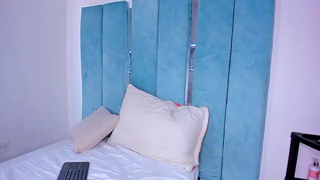 Snapshot of AlexxaSmall chatting on 03.21.25 AlexxaSmall online show from 03.21.25