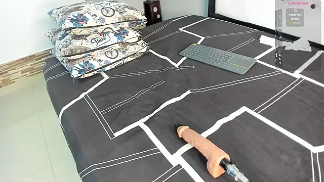 Snapshot of AlexxaSmall chatting on 10.29.25 AlexxaSmall online show from 10.29.25