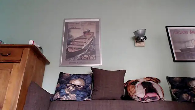 Snapshot of Astrid-Gilbert chatting on 01.29.25 Astrid-Gilbert online show from 01.29.25