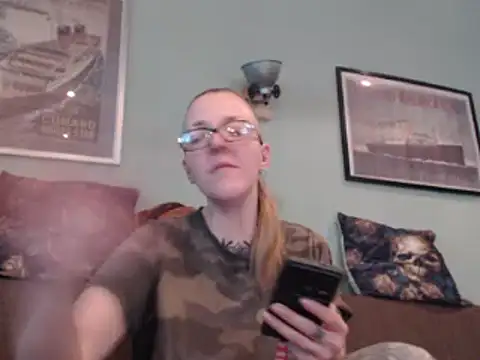 Snapshot of Astrid-Gilbert chatting on 02.06.25 Astrid-Gilbert online show from 02.06.25