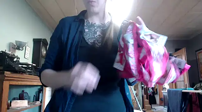 Snapshot of Astrid-Gilbert chatting on 02.19.25 Astrid-Gilbert online show from 02.19.25