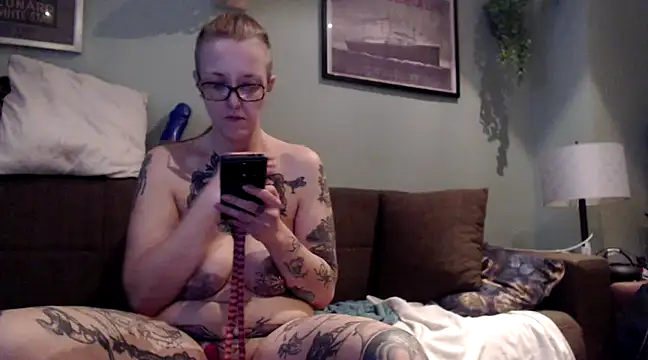 Snapshot of Astrid-Gilbert chatting on 02.24.25 Astrid-Gilbert online show from 02.24.25