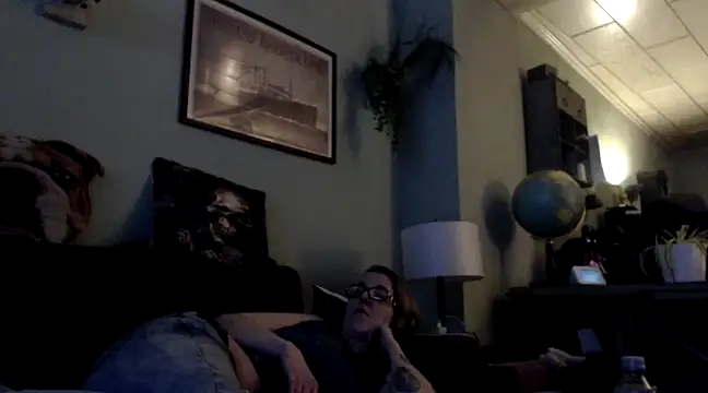 Snapshot of Astrid-Gilbert chatting on 03.02.25 Astrid-Gilbert online show from 03.02.25