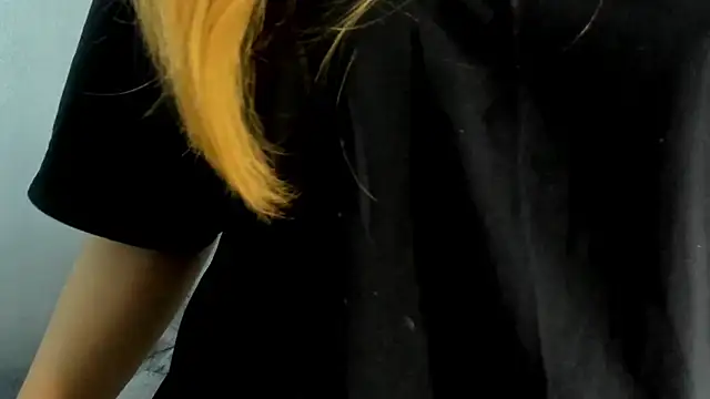 Shanntal  online show from 10.10.25