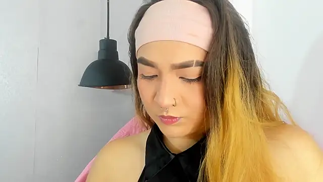 Shanntal  online show from 10.17.25