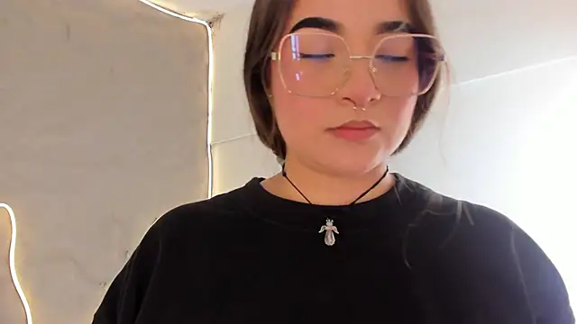 Shanntal  online show from 02.25.26