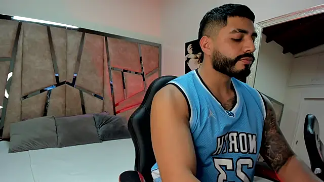 Snapshot of LeandroRusso chatting on 02.10.25 LeandroRusso online show from 02.10.25