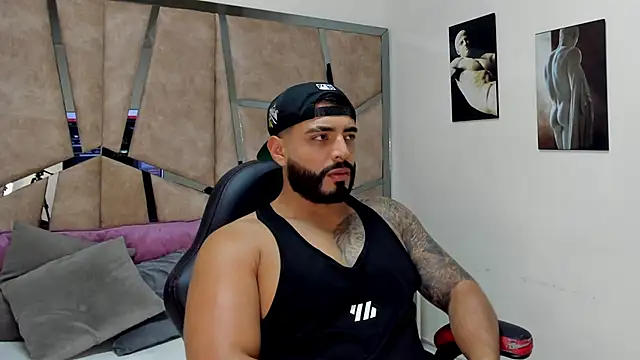 Snapshot of LeandroRusso chatting on 03.07.25 LeandroRusso online show from 03.07.25