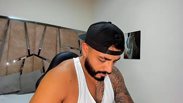 Snapshot of LeandroRusso chatting on 03.09.25 LeandroRusso online show from 03.09.25