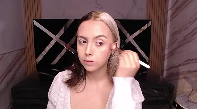 Snapshot of Hela_v chatting on 03.10.25 Hela v online show from 03.10.25