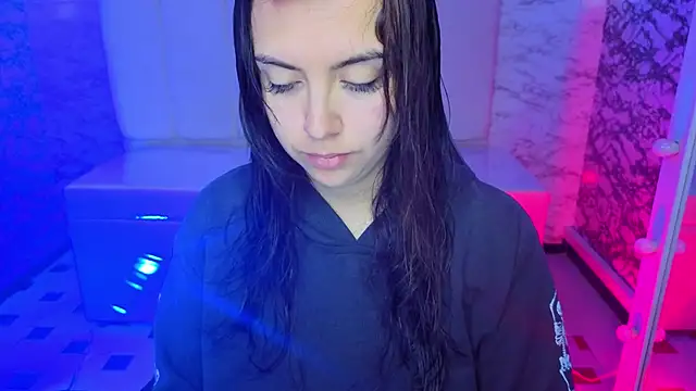 Hela v online show from 04.15.26