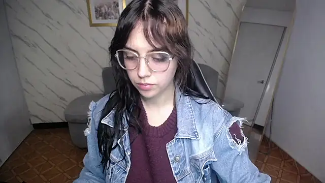 Snapshot of Hela_v chatting on 04.30.26 Hela v online show from 04.30.26