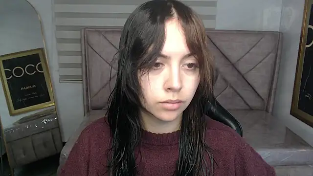 Snapshot of Hela_v chatting on 05.05.26 Hela v online show from 05.05.26