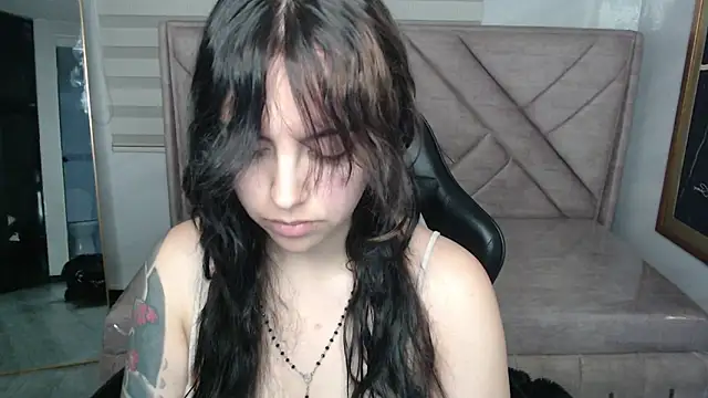 Snapshot of Hela_v chatting on 05.09.26 Hela v online show from 05.09.26