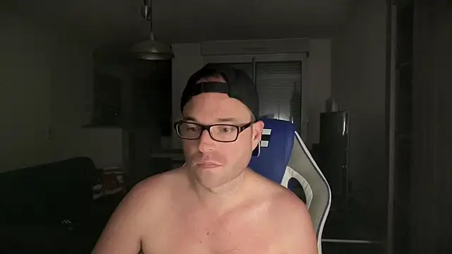 Snapshot of Funnyjul31 chatting on 01.25.25 Funnyjul31 online show from 01.25.25