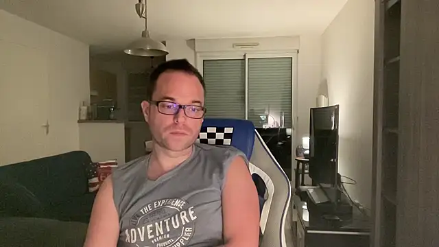 Snapshot of Funnyjul31 chatting on 01.26.25 Funnyjul31 online show from 01.26.25