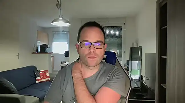 Snapshot of Funnyjul31 chatting on 01.27.25 Funnyjul31 online show from 01.27.25