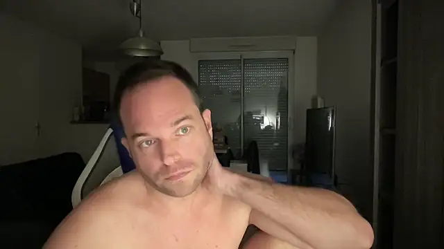 Snapshot of Funnyjul31 chatting on 02.01.25 Funnyjul31 online show from 02.01.25