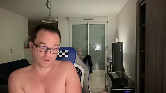 Snapshot of Funnyjul31 chatting on 02.02.25 Funnyjul31 online show from 02.02.25