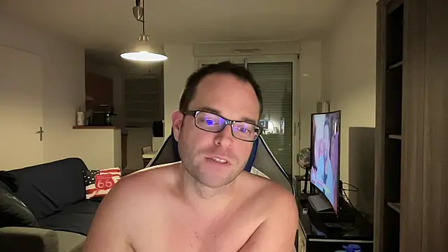 Snapshot of Funnyjul31 chatting on 02.04.25 Funnyjul31 online show from 02.04.25