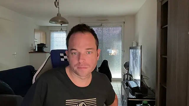 Snapshot of Funnyjul31 chatting on 02.08.25 Funnyjul31 online show from 02.08.25