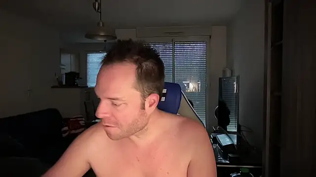 Snapshot of Funnyjul31 chatting on 02.13.25 Funnyjul31 online show from 02.13.25