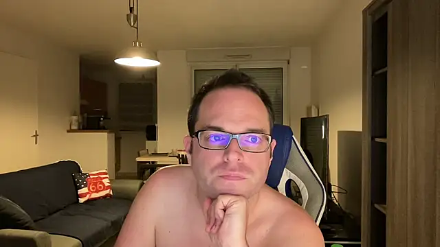 Snapshot of Funnyjul31 chatting on 02.14.25 Funnyjul31 online show from 02.14.25