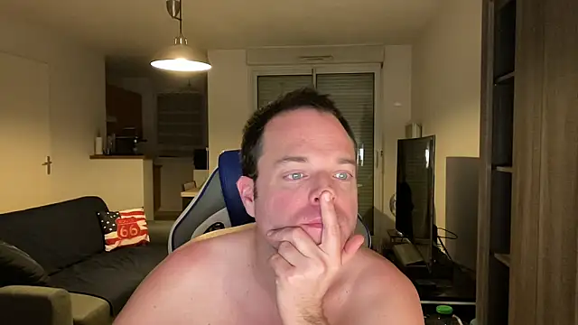 Snapshot of Funnyjul31 chatting on 02.15.25 Funnyjul31 online show from 02.15.25