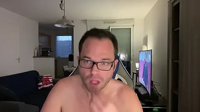 Snapshot of Funnyjul31 chatting on 02.17.25 Funnyjul31 online show from 02.17.25