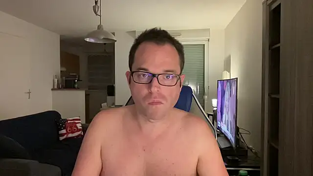 Snapshot of Funnyjul31 chatting on 02.18.25 Funnyjul31 online show from 02.18.25