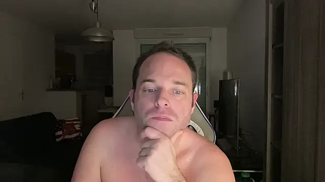 Snapshot of Funnyjul31 chatting on 02.19.25 Funnyjul31 online show from 02.19.25