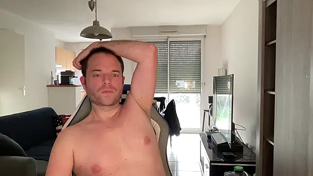 Snapshot of Funnyjul31 chatting on 02.21.25 Funnyjul31 online show from 02.21.25