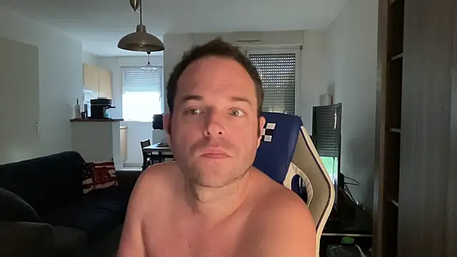 Snapshot of Funnyjul31 chatting on 02.24.25 Funnyjul31 online show from 02.24.25