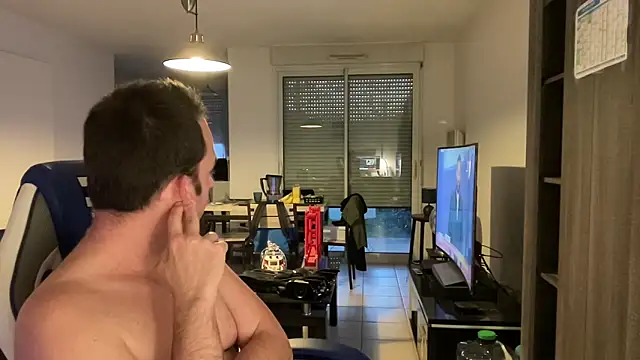 Snapshot of Funnyjul31 chatting on 02.26.25 Funnyjul31 online show from 02.26.25