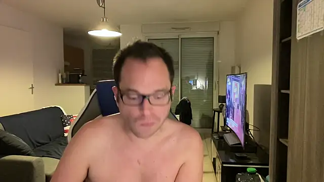 Snapshot of Funnyjul31 chatting on 02.27.25 Funnyjul31 online show from 02.27.25