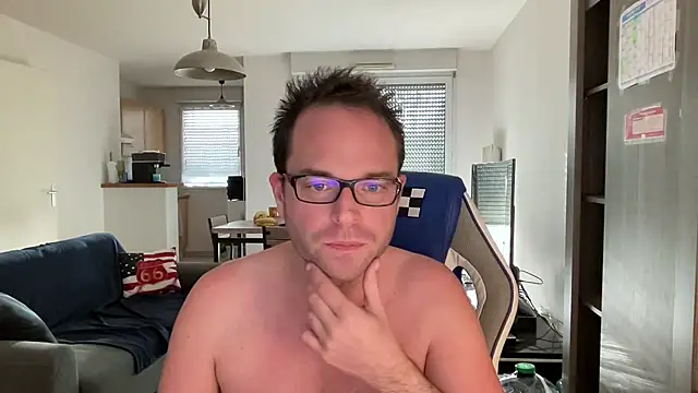 Snapshot of Funnyjul31 chatting on 03.04.25 Funnyjul31 online show from 03.04.25